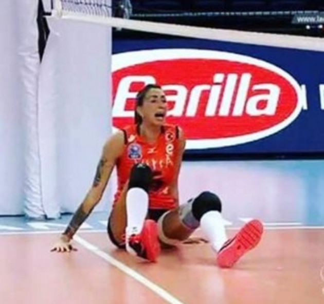 thaisa menezes feet 5