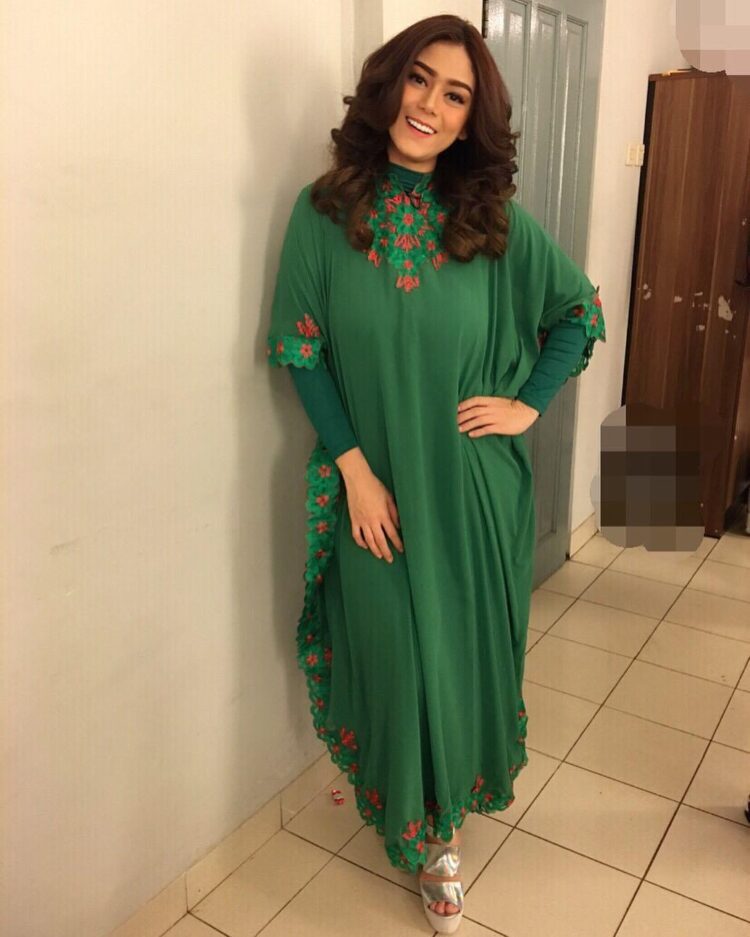 thalita latief feet 5