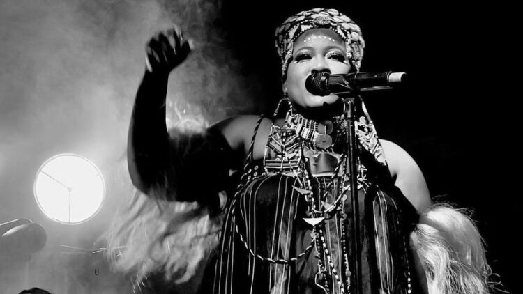 thandiswa mazwai feet 2