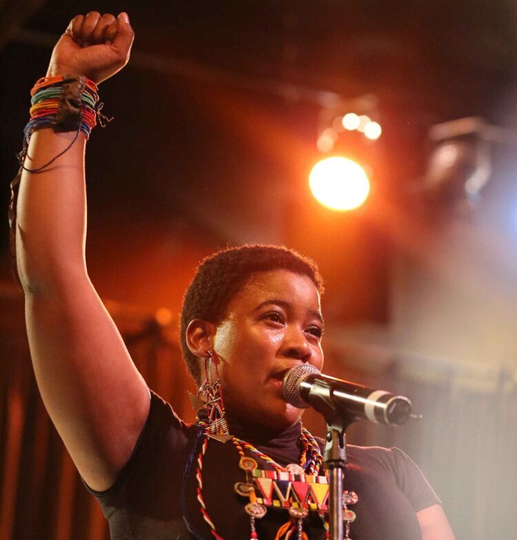 thandiswa mazwai feet 3