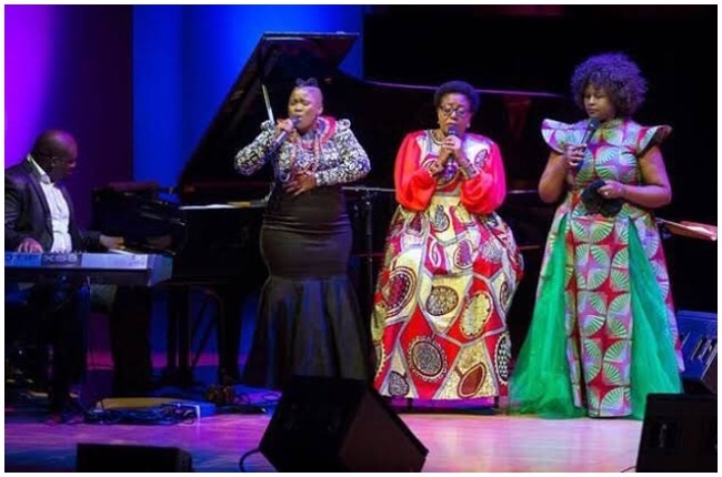 thandiswa mazwai feet 5