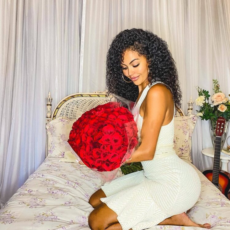 thata bernardes feet 6