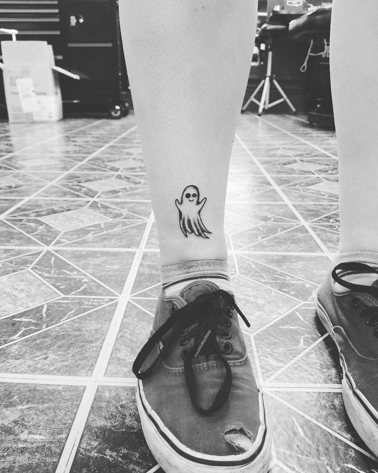 thaylise pivato feet 4