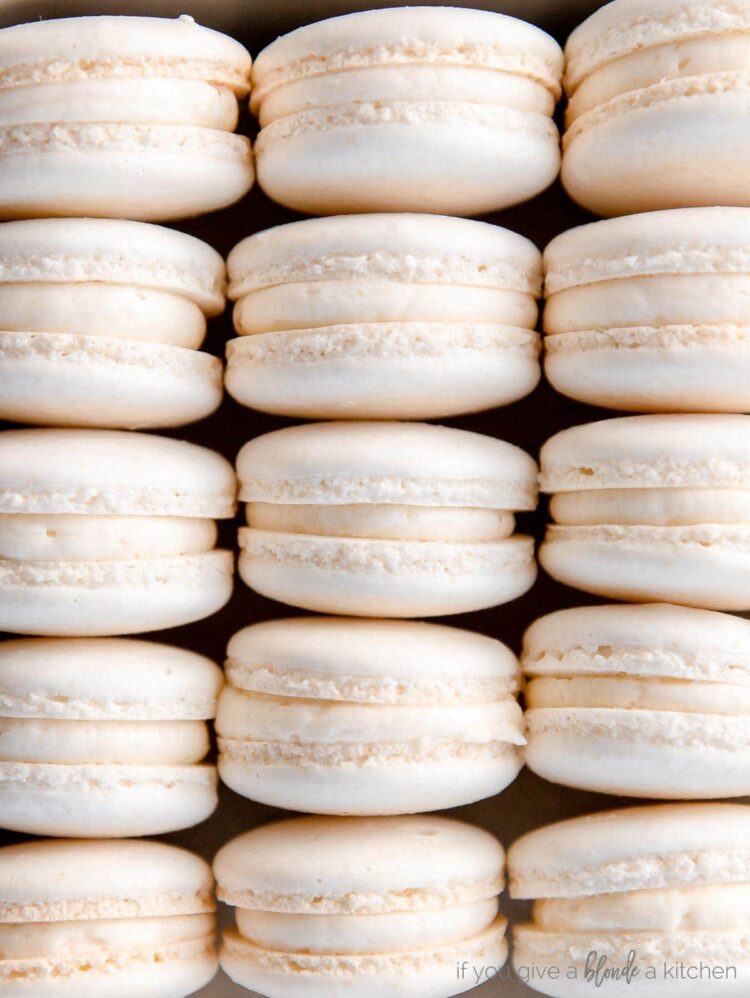 the blond macaron feet 1