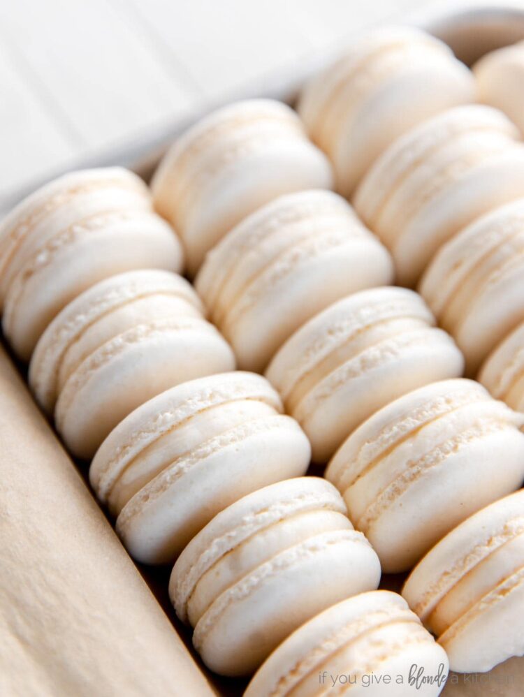 the blond macaron feet 2