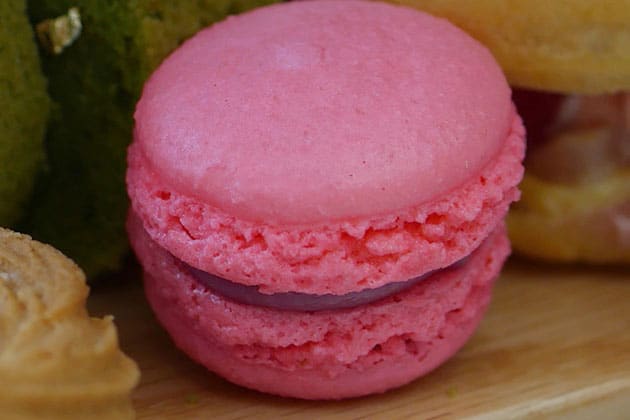 the brun macaron feet 3