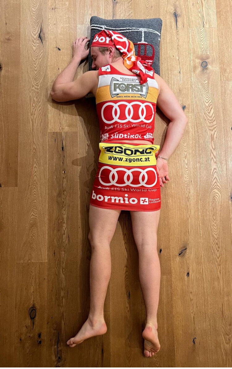 the numera una feet 1