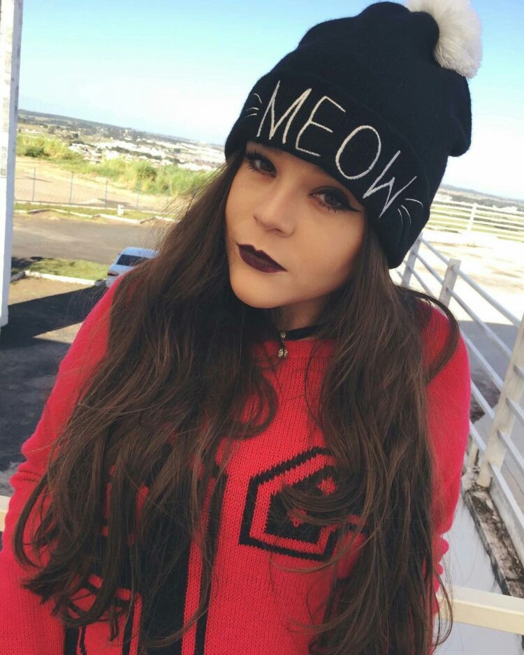 thiessa woinbackk feet 6