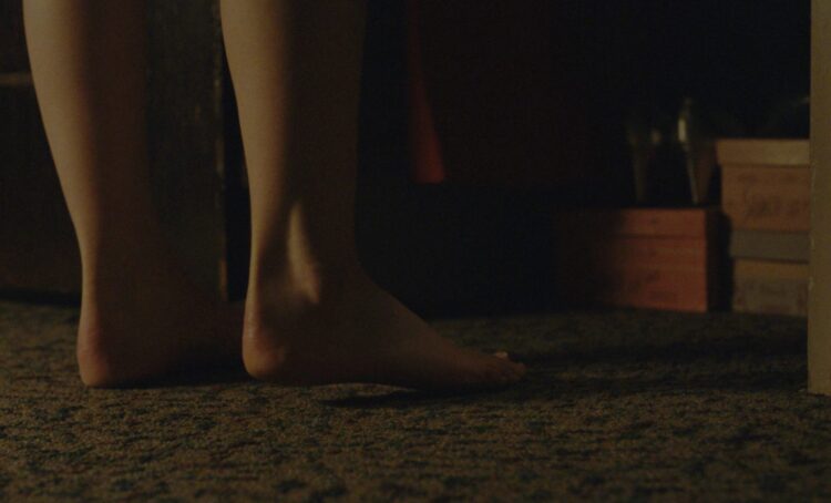 thomasin mckenzie feet 4 scaled