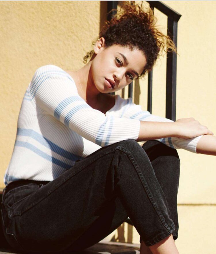 tia valentine feet 4