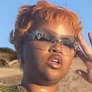 tiaynna mcclyde feet 6