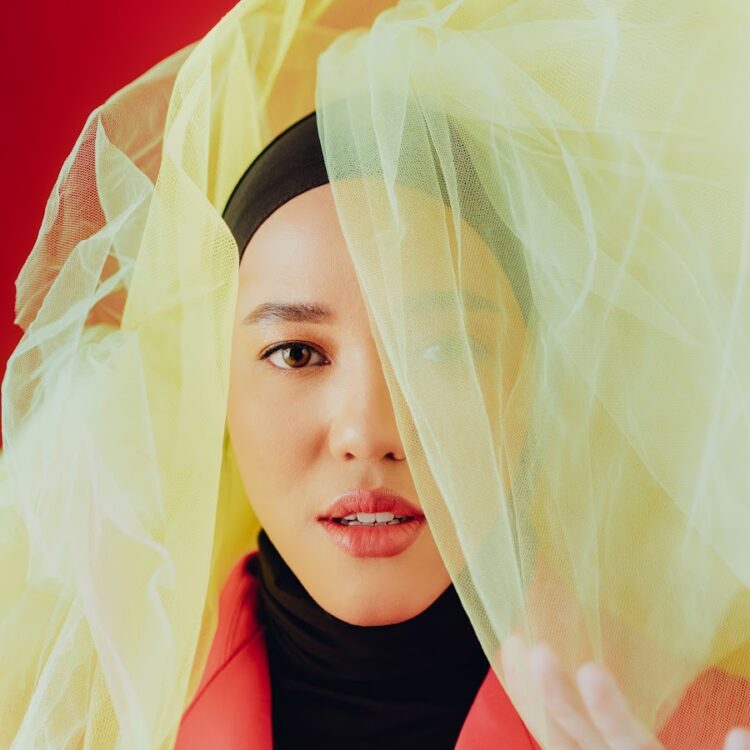 tiffani afifa feet 6