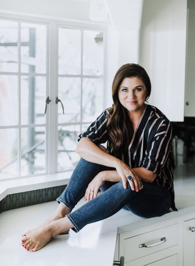 tiffani thiessen feet 2