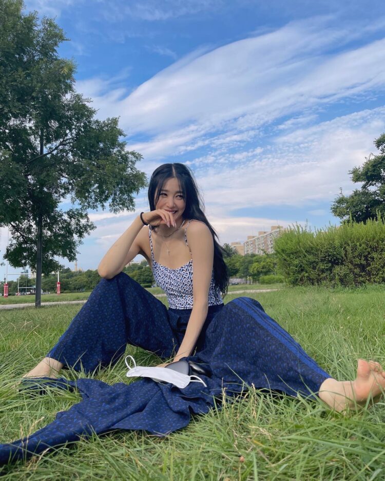 tiffany young feet 4