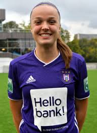 tine de caigny feet 1