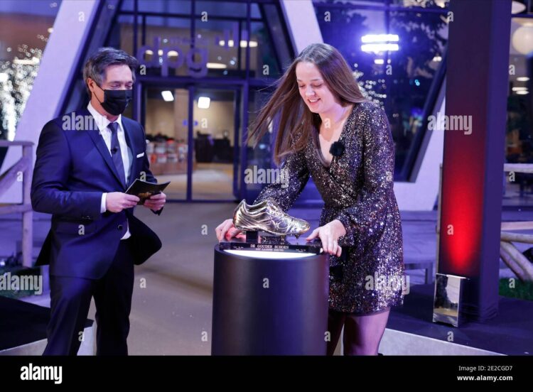 tine de caigny feet 5