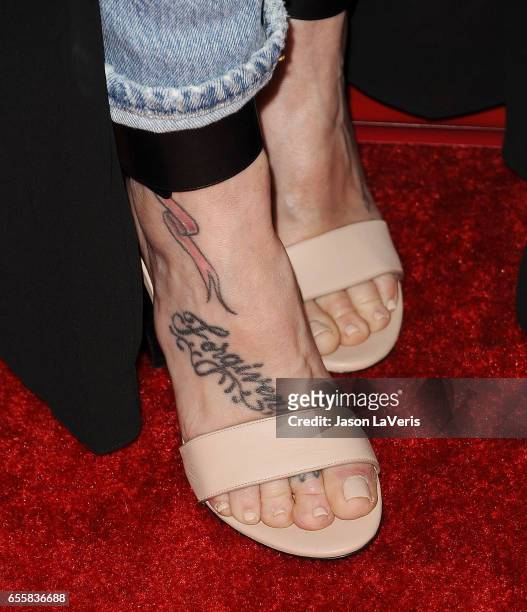 tish cyrus feet