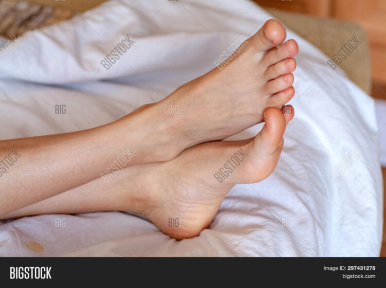 toe girl feet