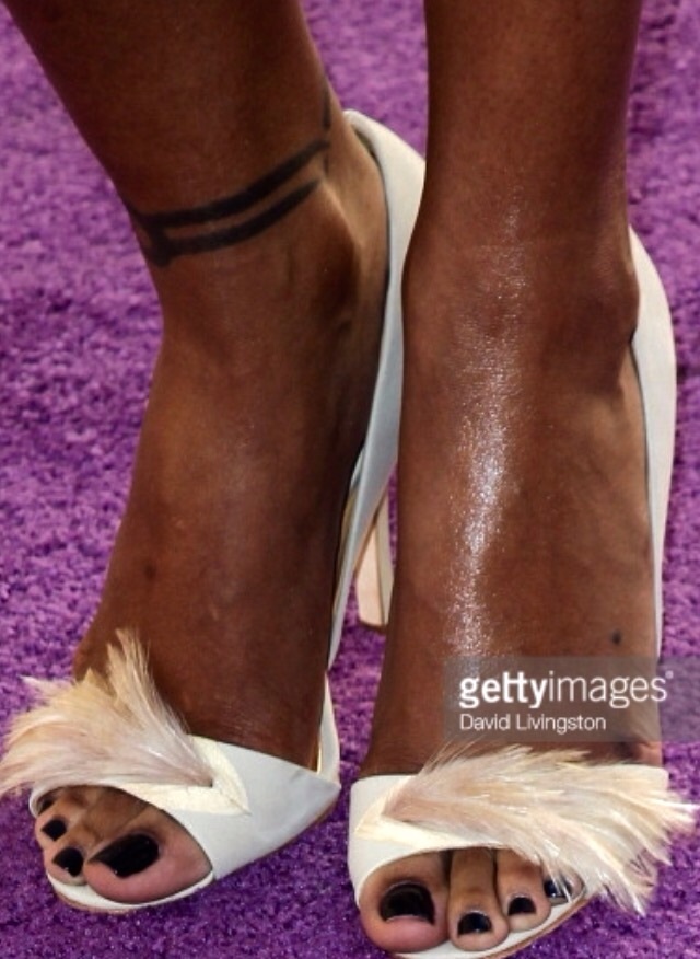 toks olagundoye feet 6