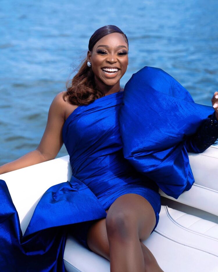 tomike adeoye feet 4