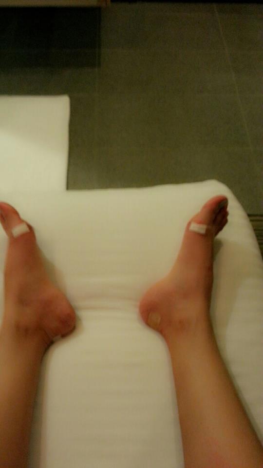 tong bing yu feet 3