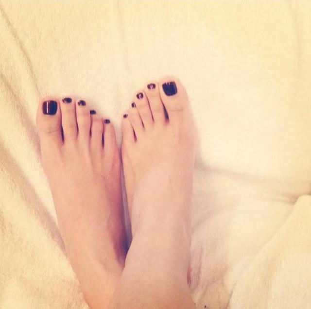 toni gonzaga feet