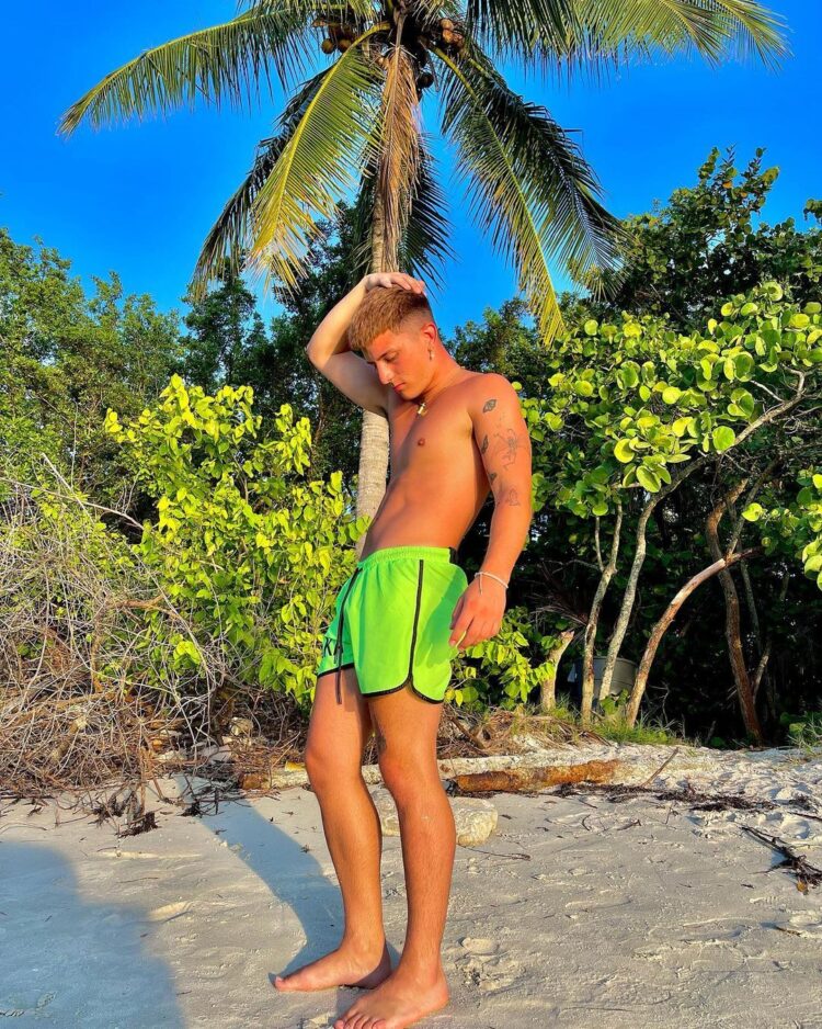 tooturnttayway feet 3