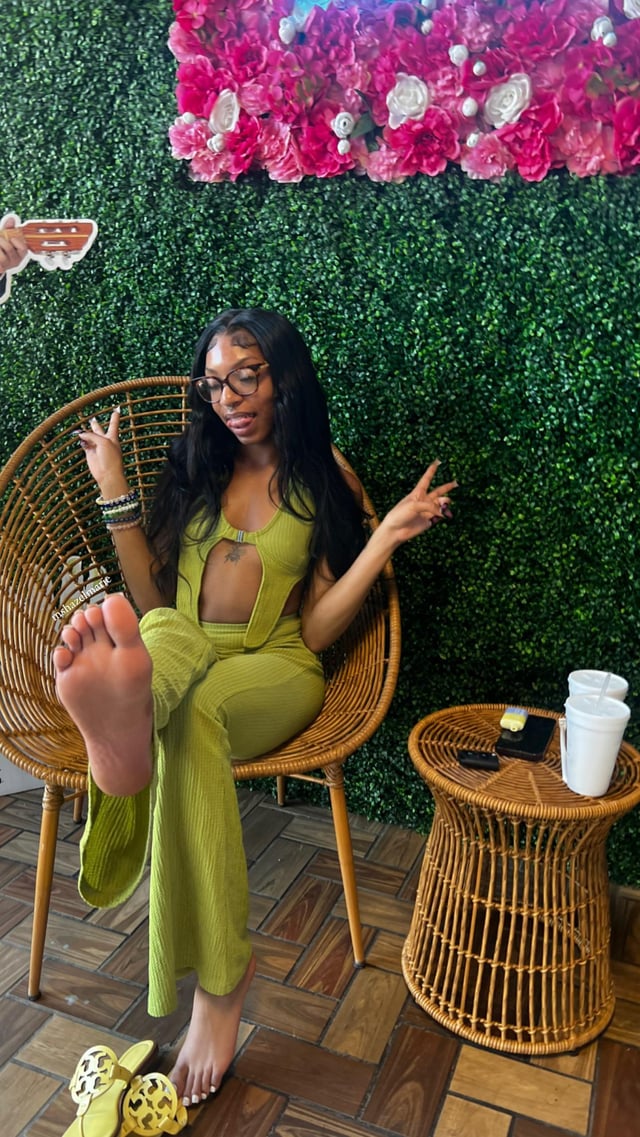 tory green feet 2