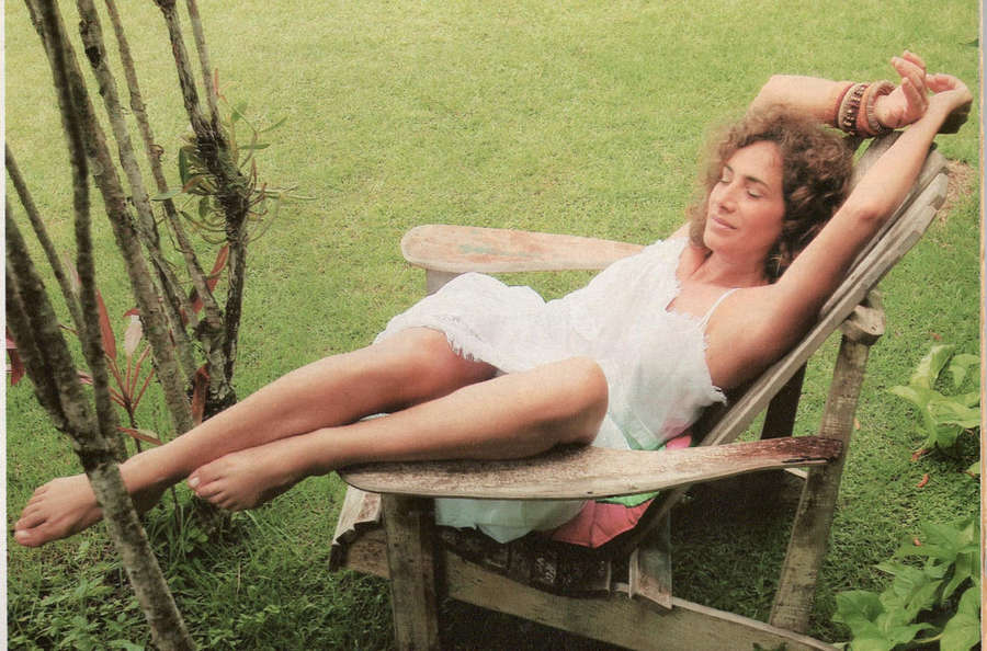 totia meireles feet 5