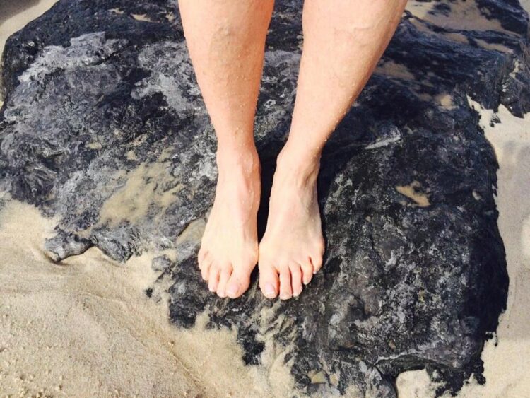 tovah feldshuh feet