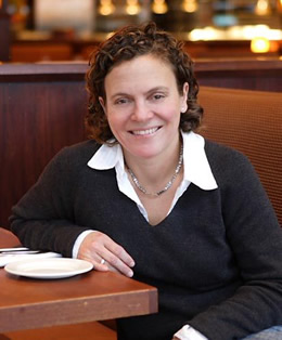 traci des jardins feet 3