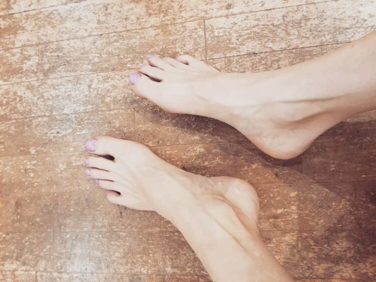 traci dinwiddie feet 5