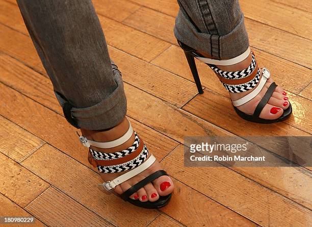 tracy spiridakos feet 3