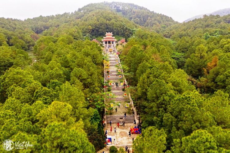 tran diem huong feet 6