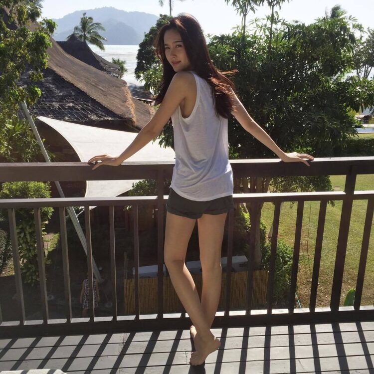 treechada petcharat feet 2