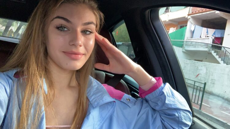 trejsi sejdini feet 6