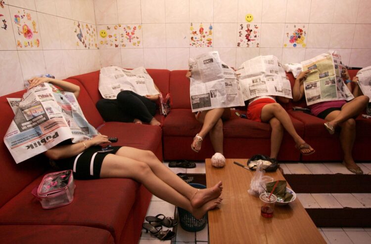 tri rismaharini feet 3