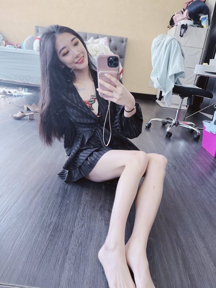 triciaisabirdy feet 1