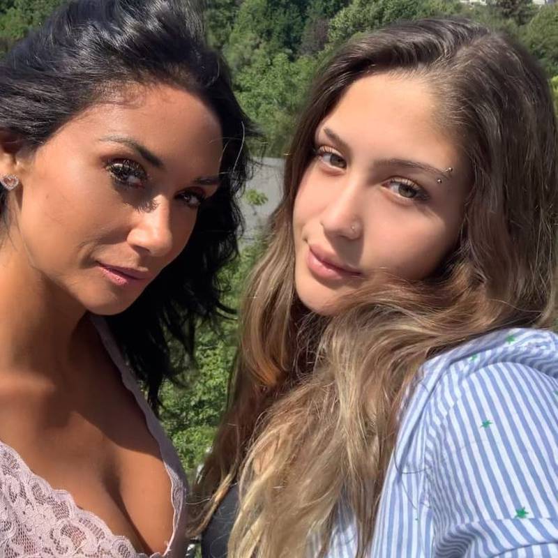 trini neira diaz feet 6