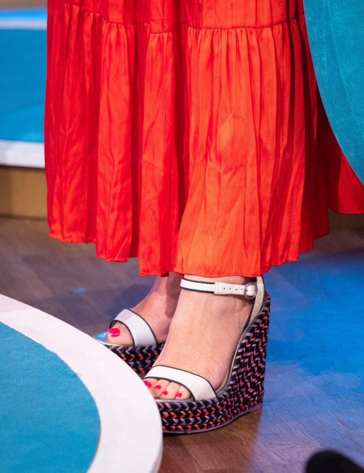 trinny woodall feet 2 scaled