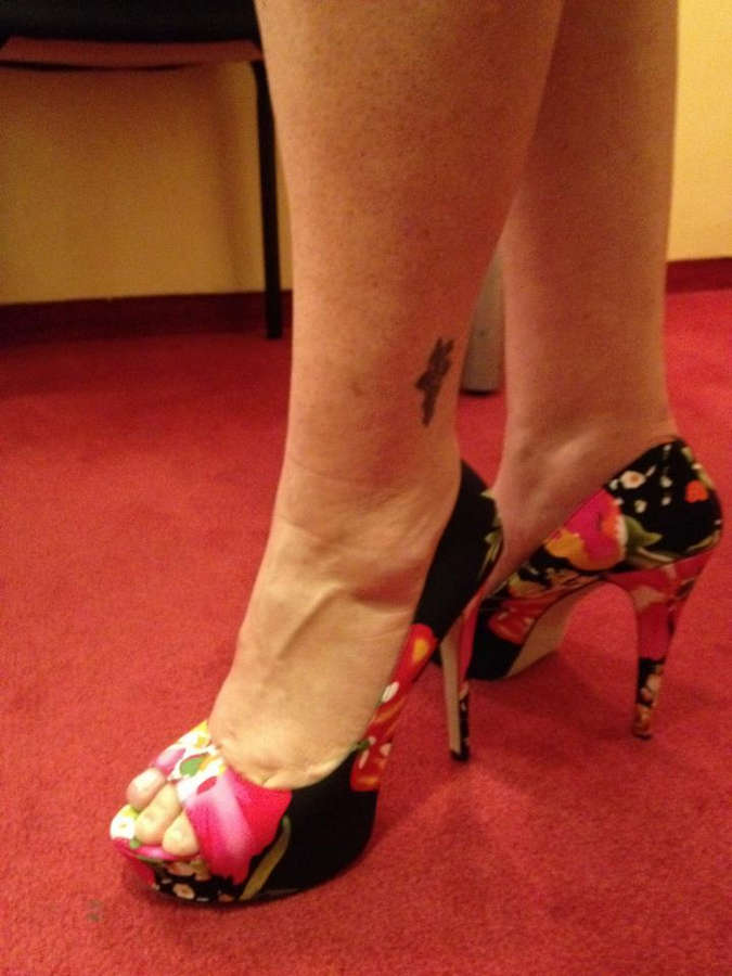 trisha yearwood feet 2