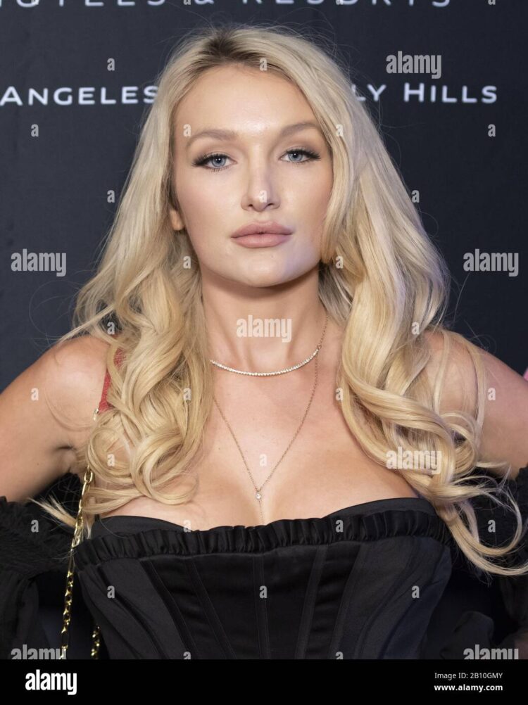 trista mikail feet 6