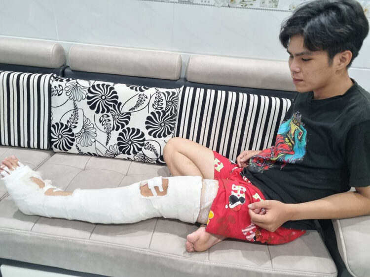 truong vu hoang lam feet 5