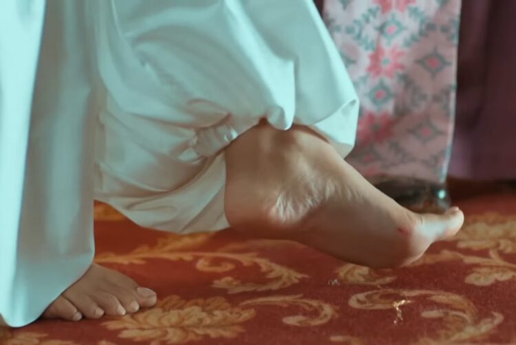 tunisha sharma feet 2