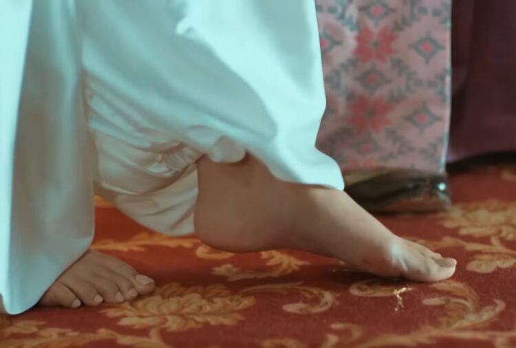 tunisha sharma feet 4