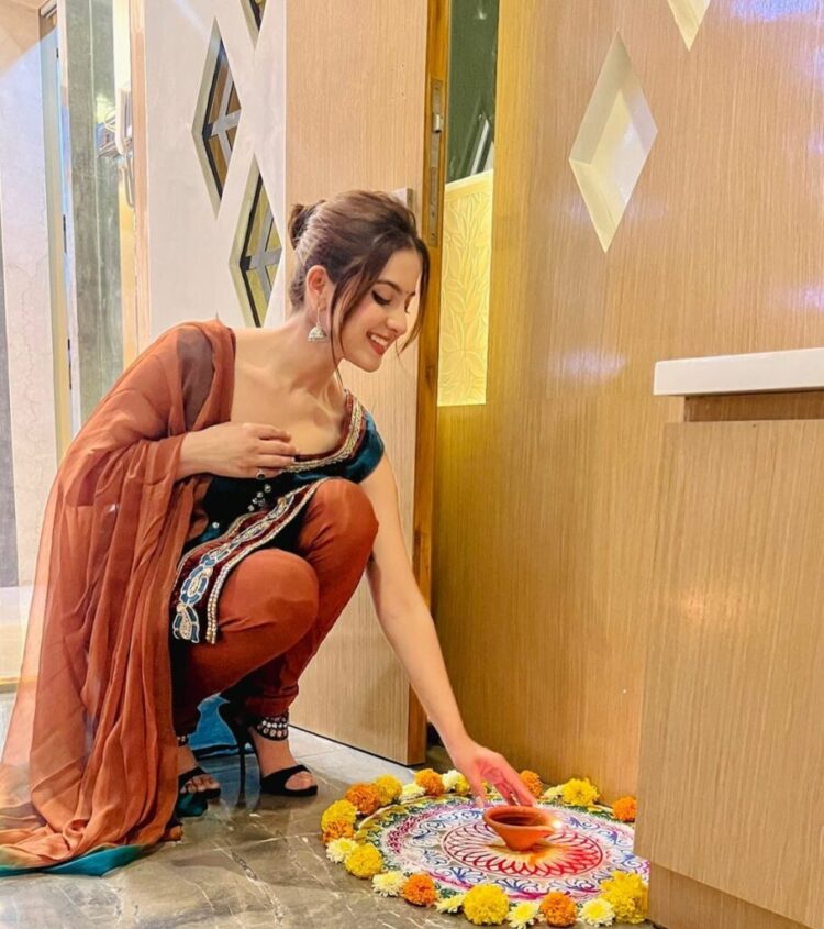 tunisha sharma feet 6