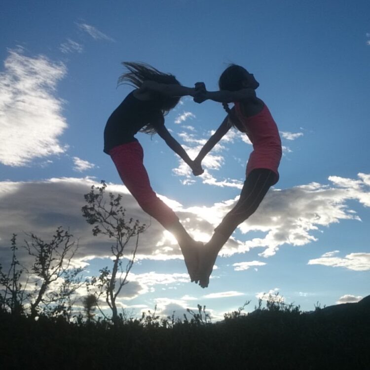 turntvillingene maria feet 1