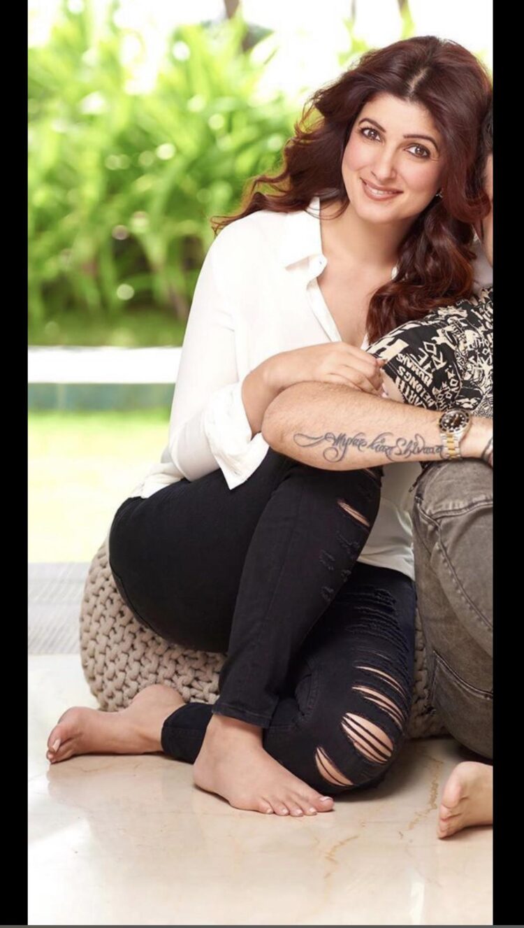 twinkle khanna feet