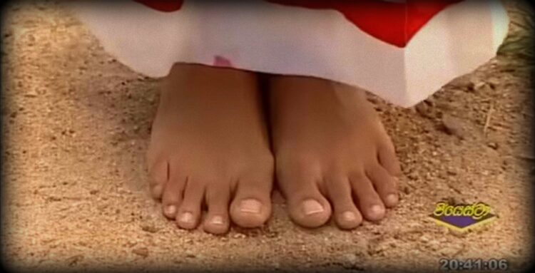 udari warnakulasooriya feet scaled