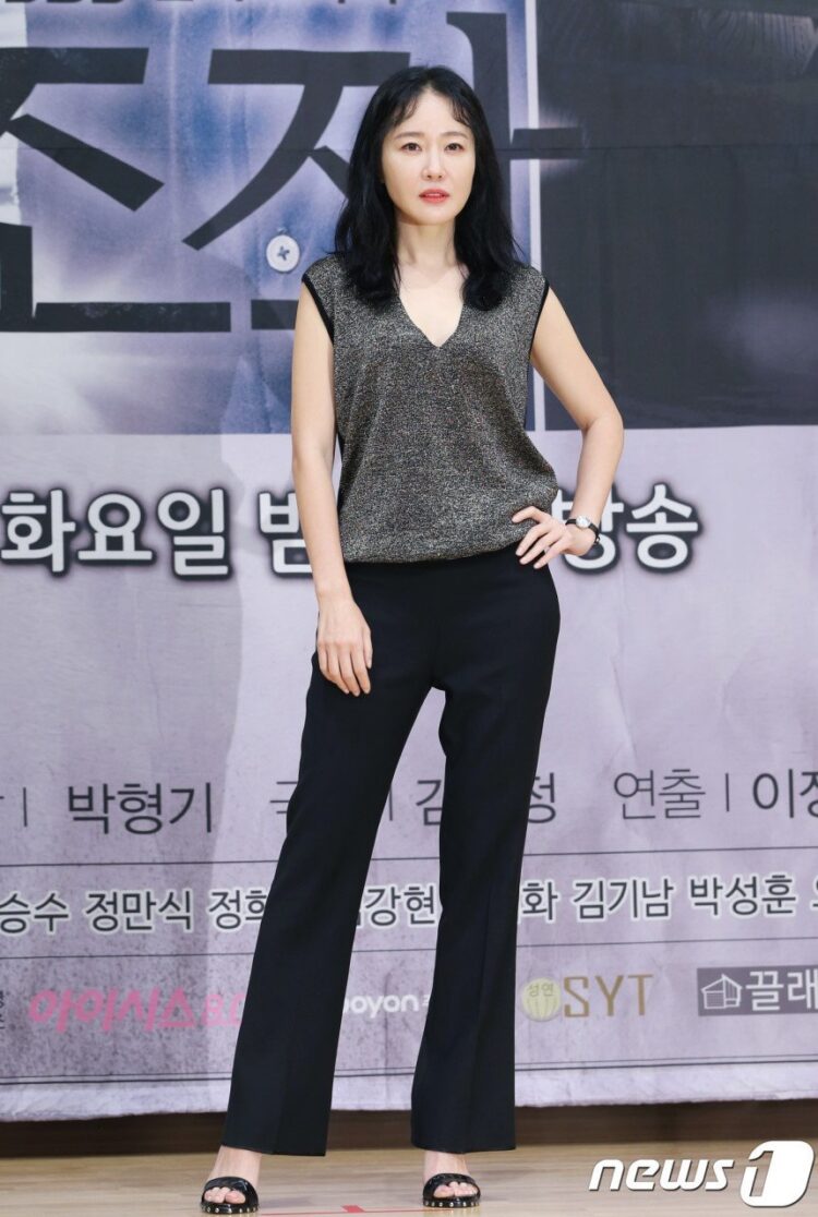 uhm jiwon feet 2